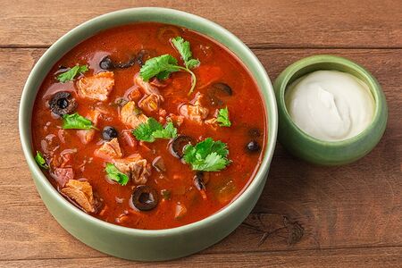 Сборная солянка, приготовленная на углях