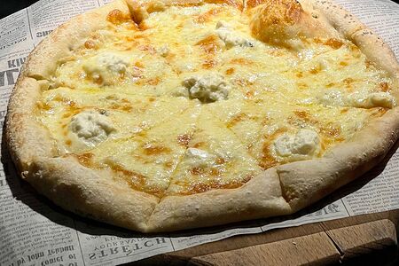 Пицца четыре сыра