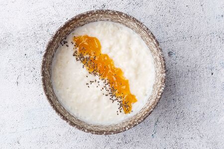 Каша рисовая с манго и чиа