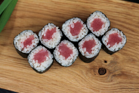 Маки с тунцом