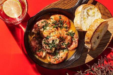 Лангустины в сливочном масле с чесноком