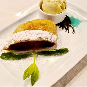 Штрудель вишневый