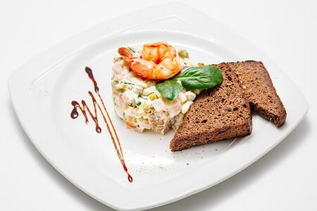 Салат Оливье с запеченной уткой