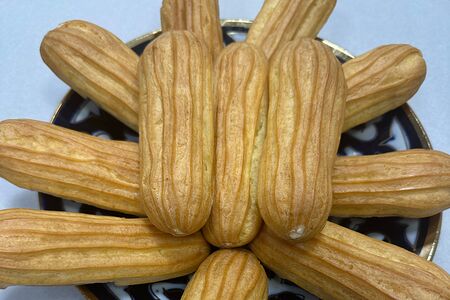 Эклер ванильный