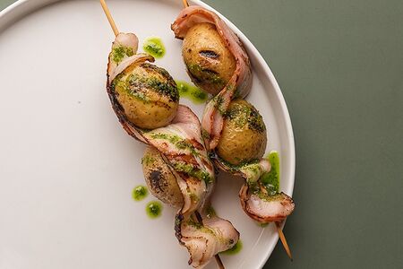 Картофель с беконом на углях