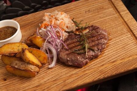 Стейк ростбиф в горчичном маринаде