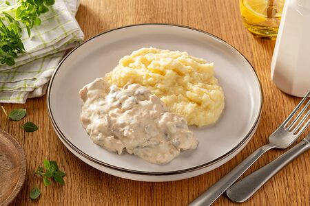 Жюльен с курицей и грибами