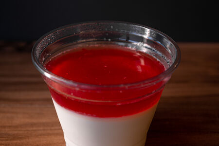 Панна котта с ягодным джемом