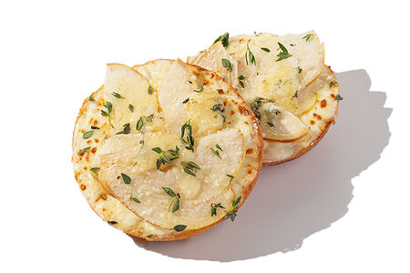 Снек четыре сыра с грушей