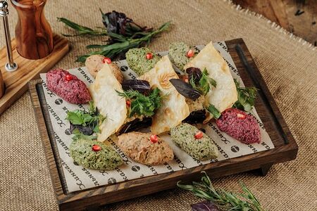 Ассорти пхали