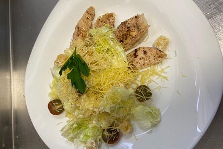 Цезарь с куриным филе