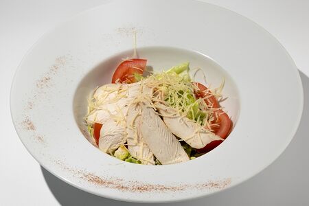 Салат Цезарь с курицей