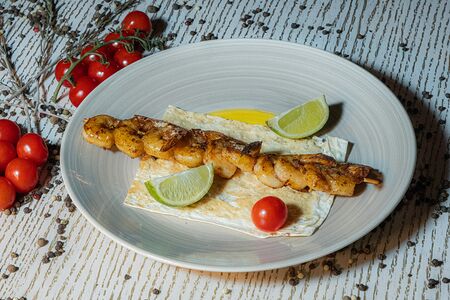 Креветки на мангале