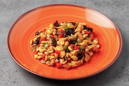 Курица Кум По, жаренная с арахисом