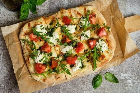 Пицца Страчателла и томаты