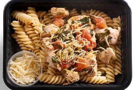 Фузилли с куриным филе в Лимонно-томатном соусе