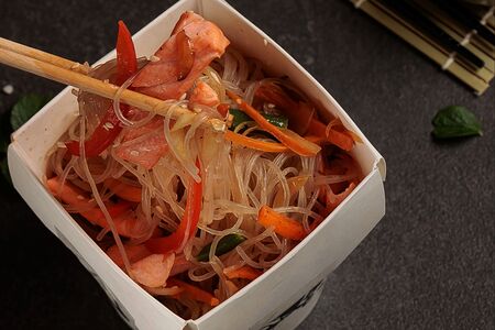 Лапша фунчоза с креветками