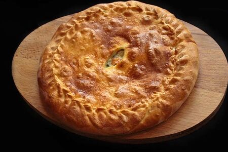 Дальневосточный пирог с горбушей и картофелем