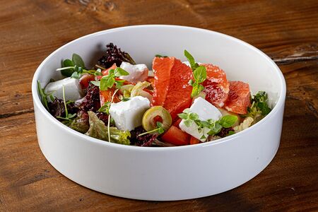 Греческий салат с медовым грейпфрутом