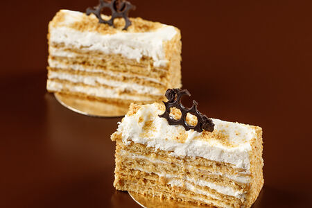 Пирожное Медовик