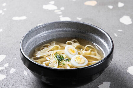 Куриный бульон с лапшой