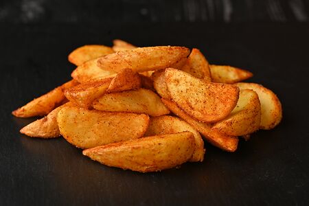 Картофельные дольки в специях