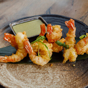Креветки темпура с соусом Васаби