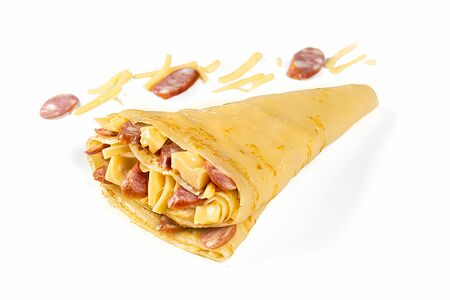 Блин с охотничьими колбасками