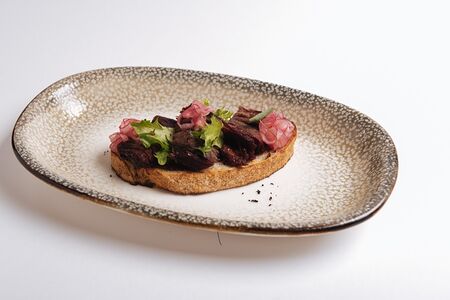 Брускетта нежная говядина