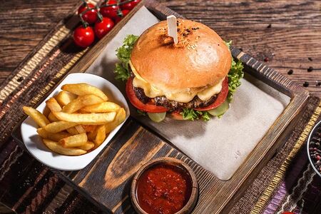 BBQ бургер с говяжьей грудинкой