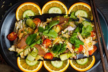 Салат с уткой под соусом киото