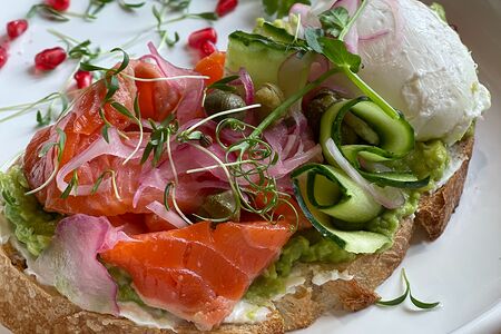 Open сэндвич с лососем