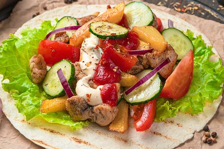 Шаверма на тарелке