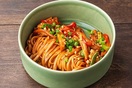 Удон с цыплёнком и овощами