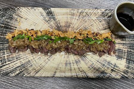 Татаки из оленины с луковым понзу