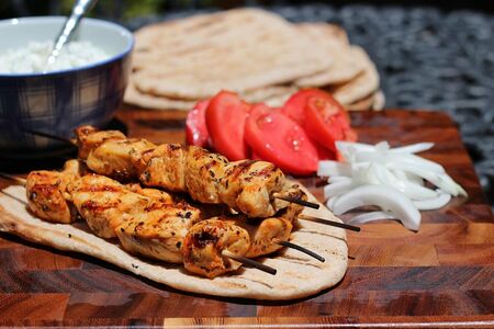 Сувлаки куриные с луком