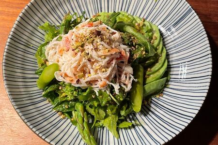 Салат с крабом и авокадо