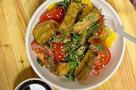 Салат с хрустящими баклажанами