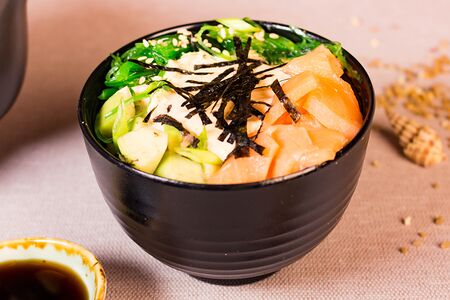 Поке с лососем