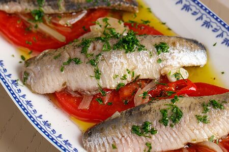 Маринованные сардины с томатами и сицилийским маслом