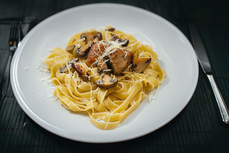 С курицей и грибами