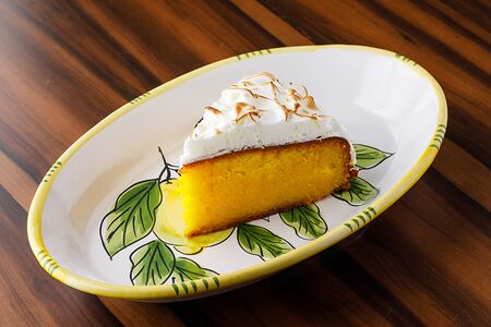 Лимонный кекс под меренгой с лимончелло
