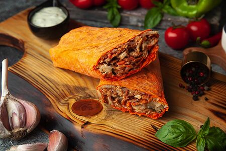 Шаурма в сырном лаваше