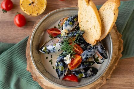 Черноморские мидии в сливочном соусе блю чиз