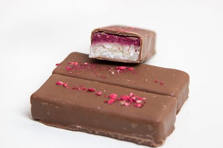 Кокосовый батончик с малиной