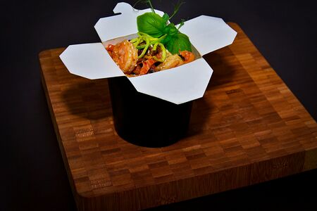 Удон с морепродуктами в сливочном соусе