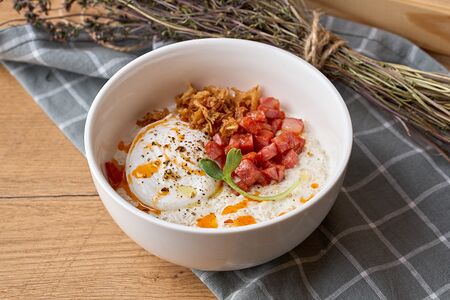 Трюфельная овсянка с чоризо