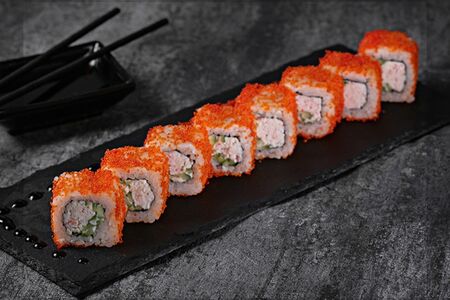 Ролл Калифорния с крабом