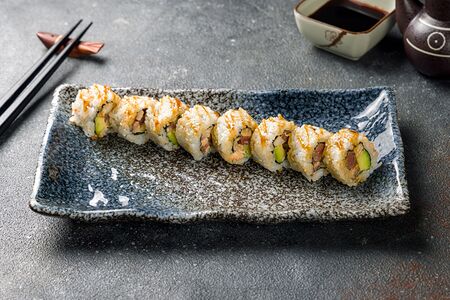 Аги хамачи спайси ролл