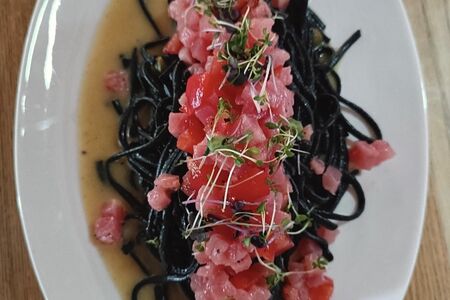 Спагетти нери с тартаром из тунца